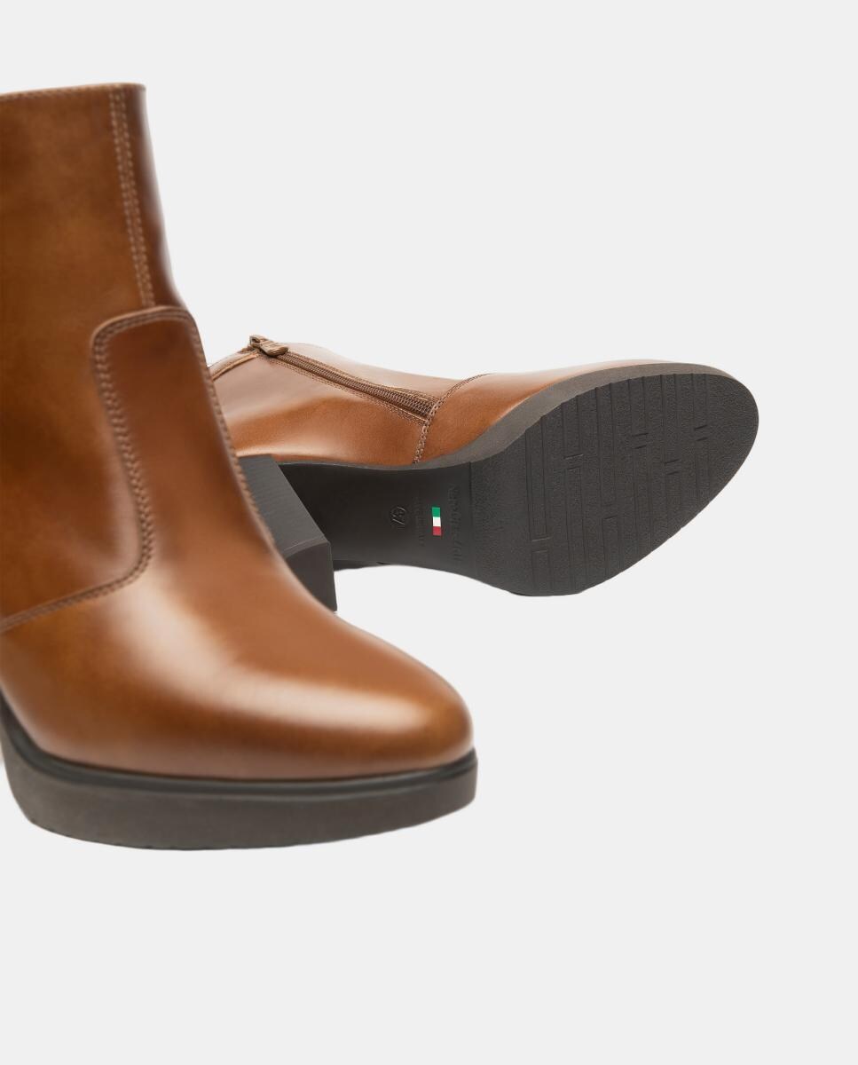 Botins com Salto e em Pele Couro-5