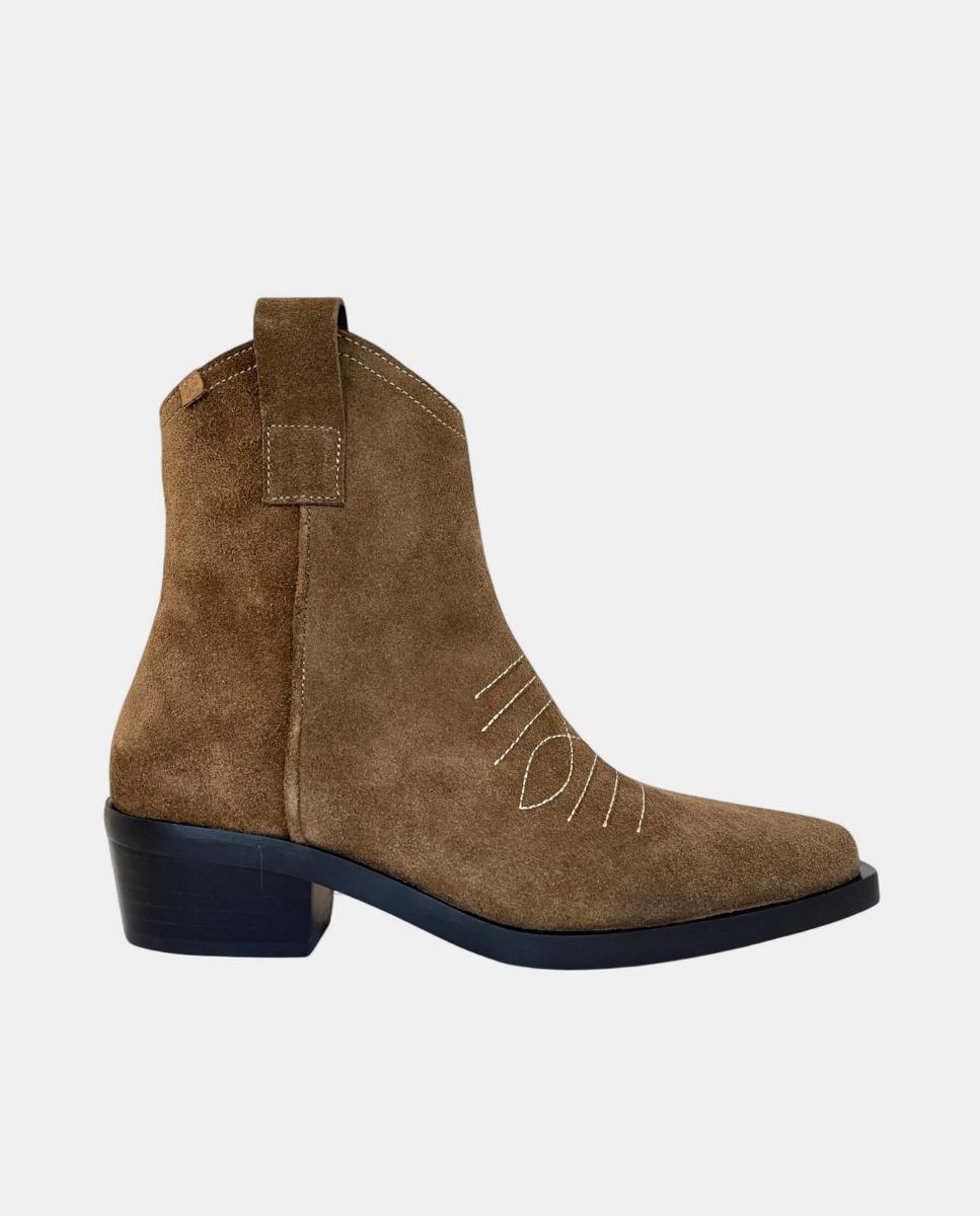 Imagem 0 de Botins em Croute com Salto Cowboy