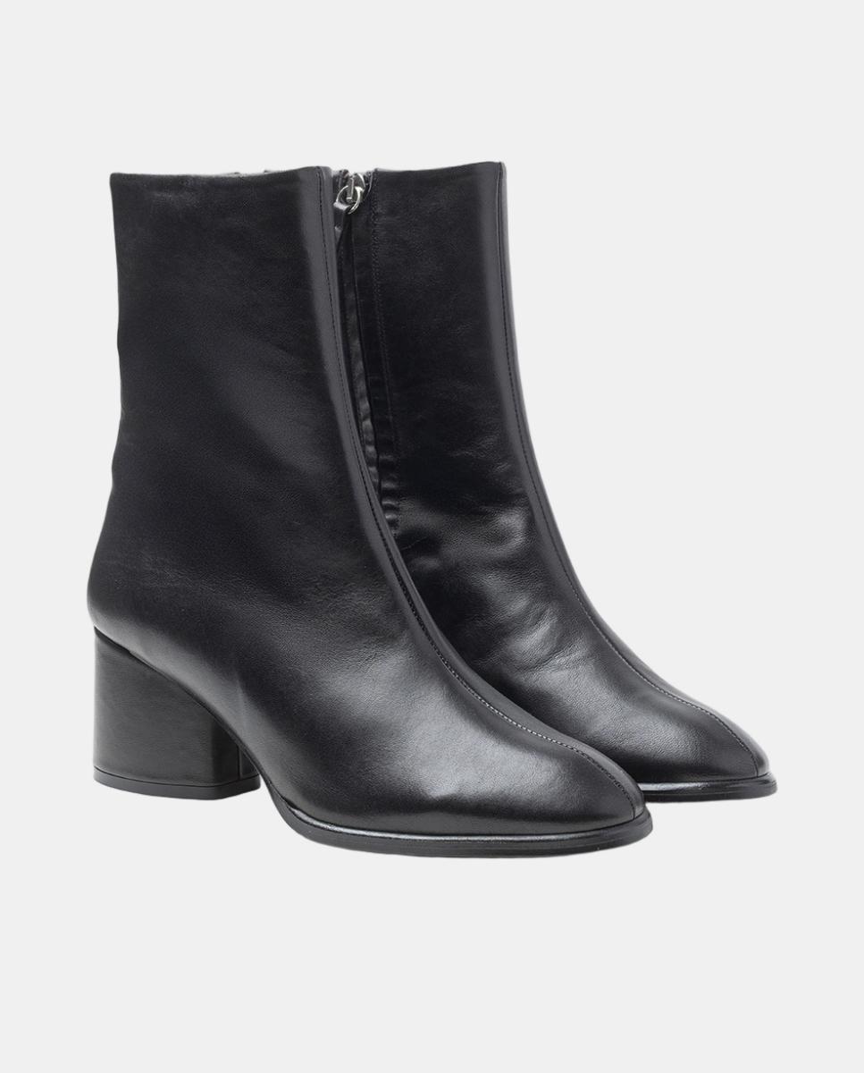 Botins em Napa Soft Pretos-2