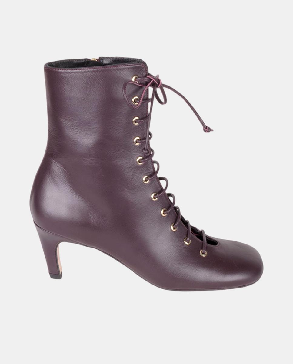 Imagem 0 de Botins em Pele com Atacadores