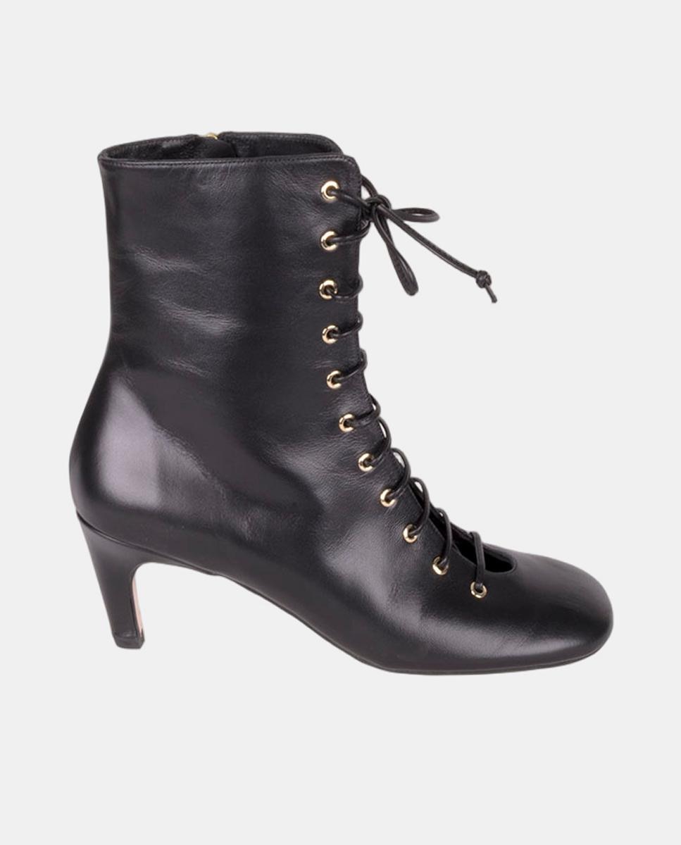 Imagem 0 de Botins em Pele com Atacadores