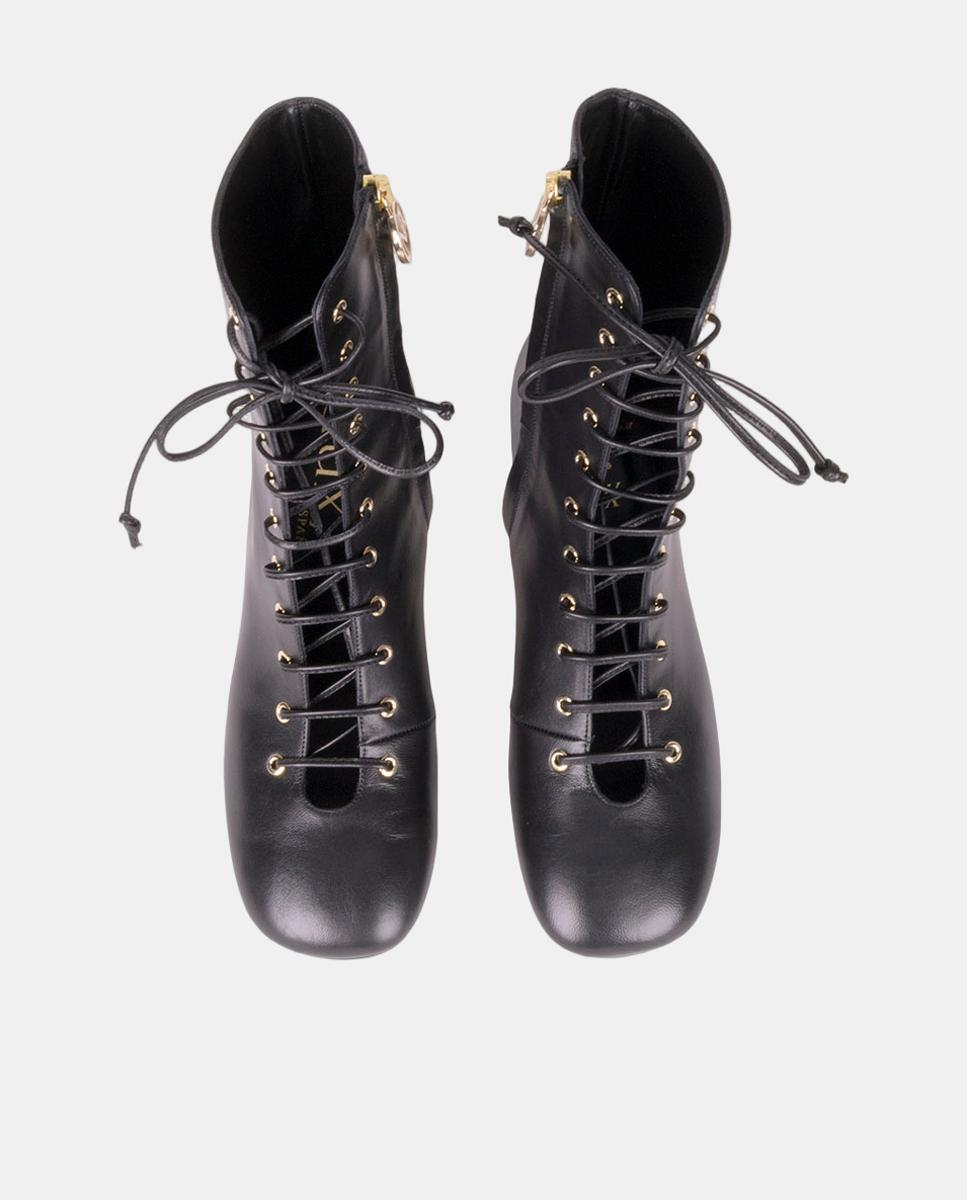 Botins em Pele com Atacadores Preto-3