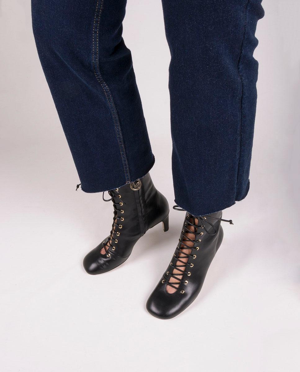 Botins em Pele com Atacadores Preto-7
