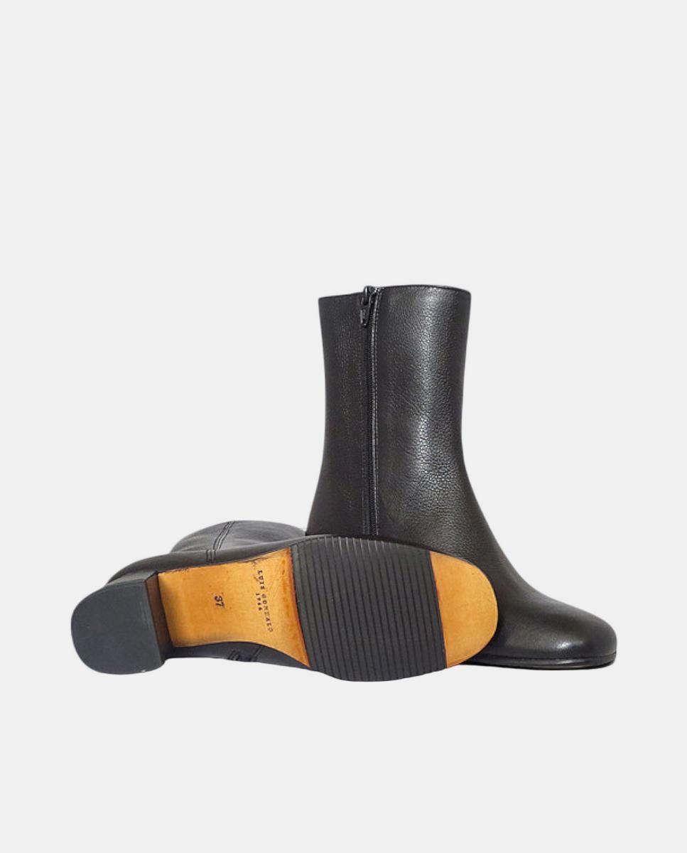 Botins de Salto Lisos em Pele Preto-4