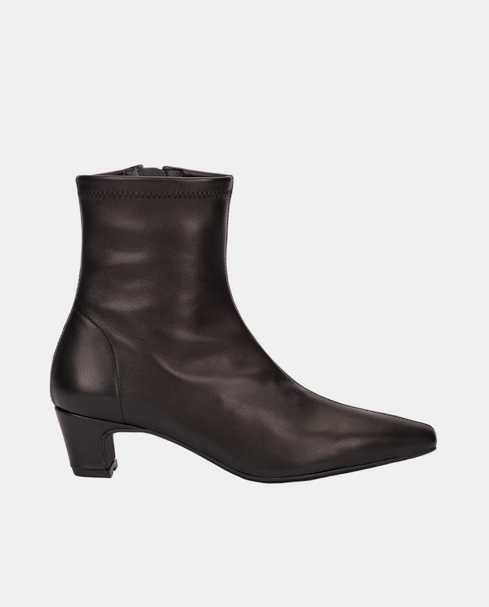 Imagem 0 de Botins em Pele com Salto Baixo