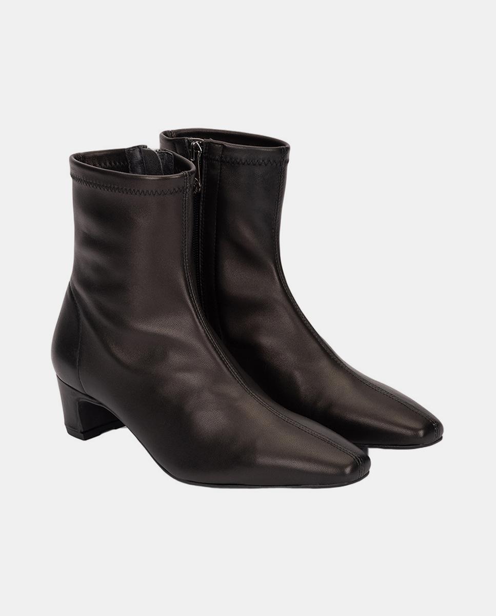 Botins em Pele com Salto Baixo Preto-2