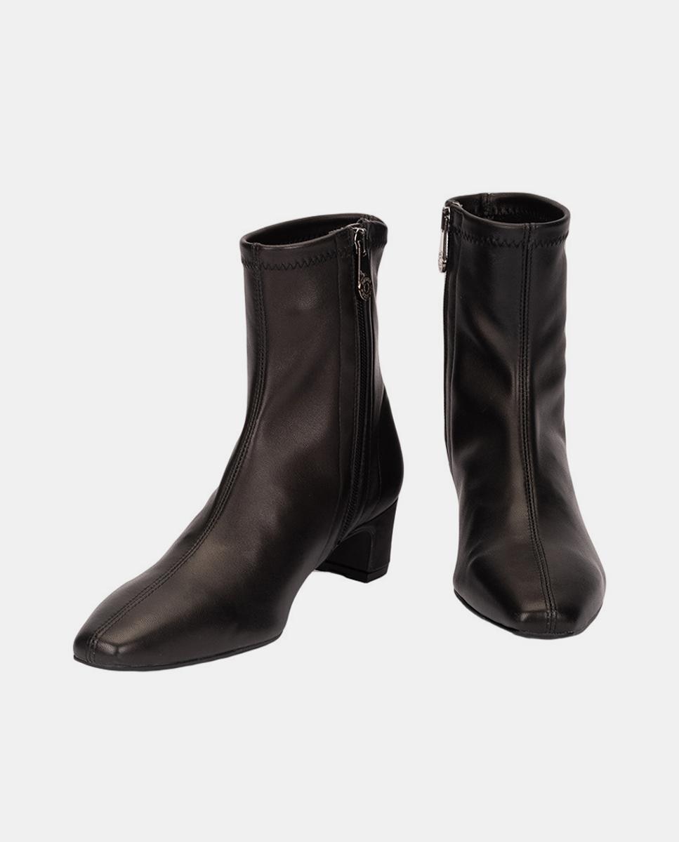 Botins em Pele com Salto Baixo Preto-3