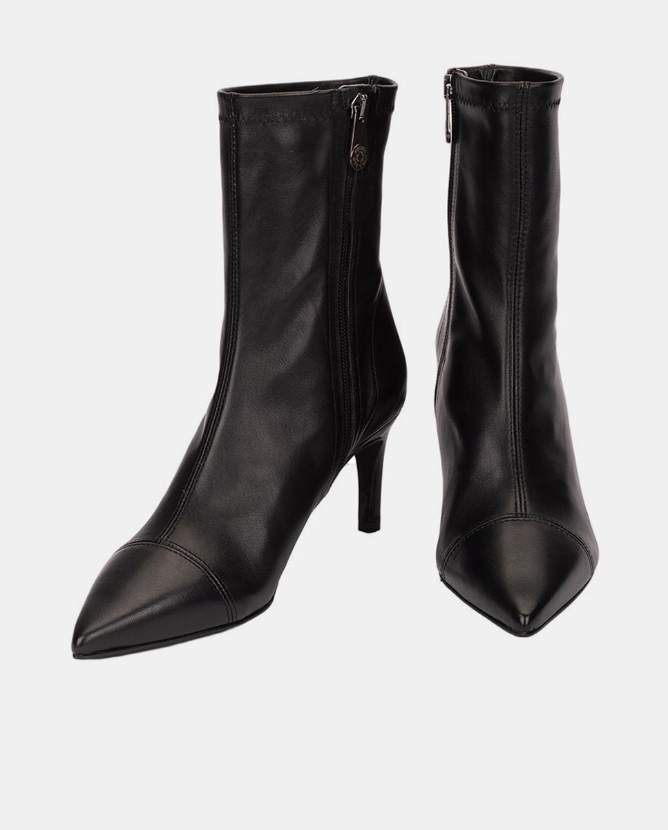 Botins em Pele com Biqueira e Salto Fino Preto-3