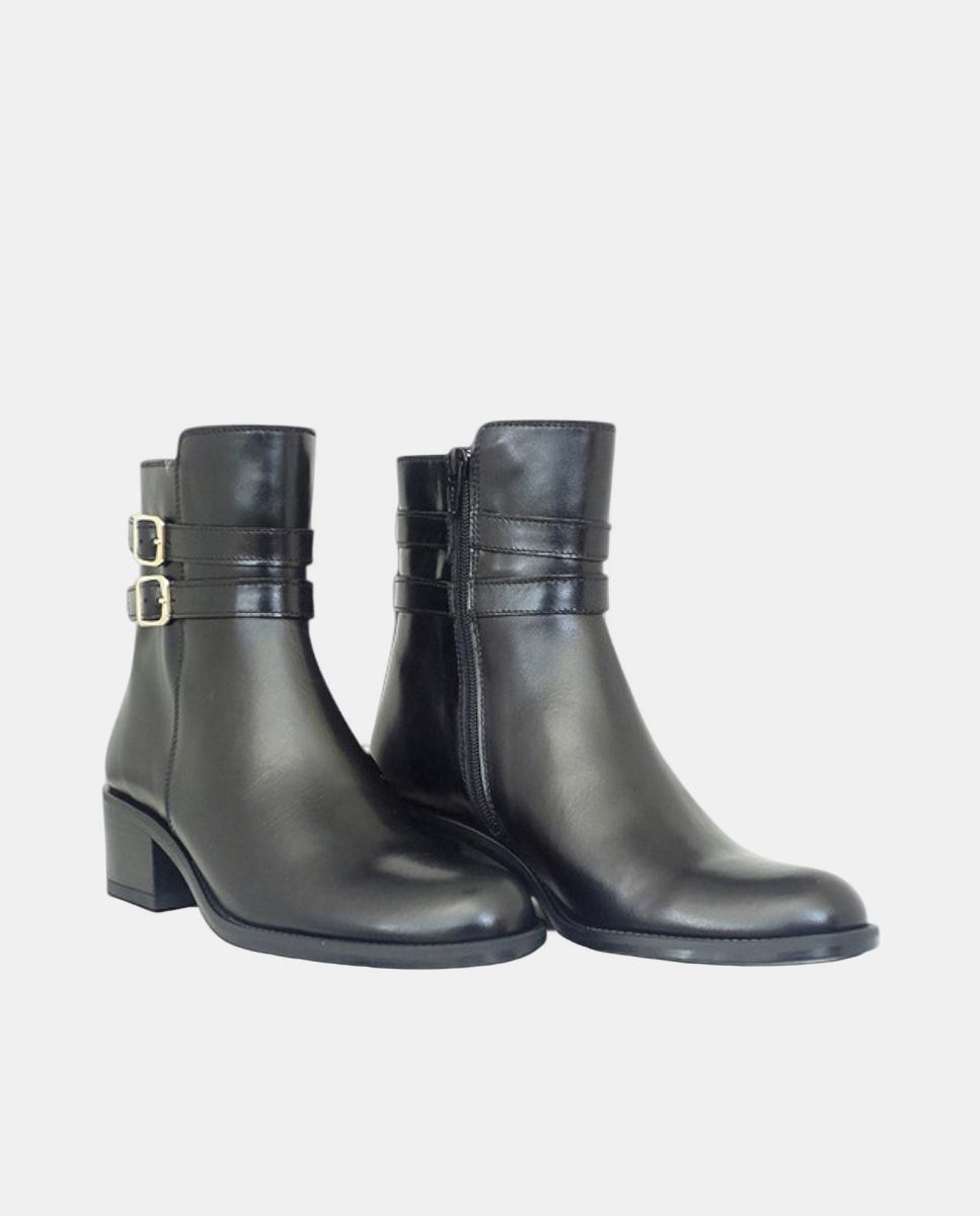 Botins em Pele com Salto e Três Fivelas Preto-2