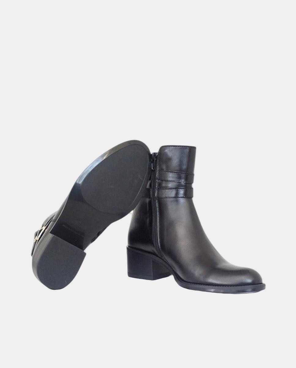 Botins em Pele com Salto e Três Fivelas Preto-4