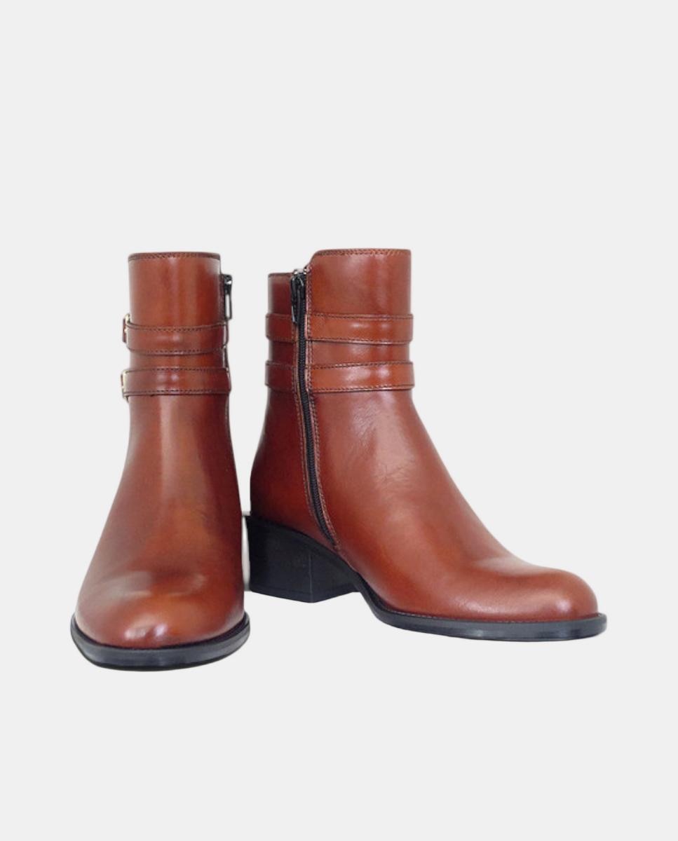 Botins em Pele com Salto e Três Fivelas Couro-3