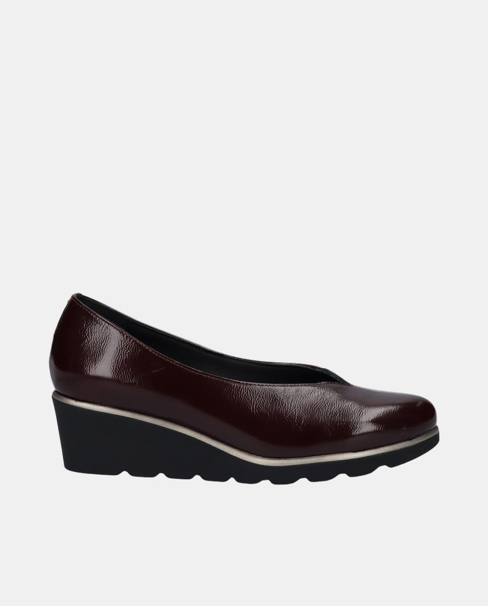 Imagem 0 de Sapatos de salto de cunha de pele charol