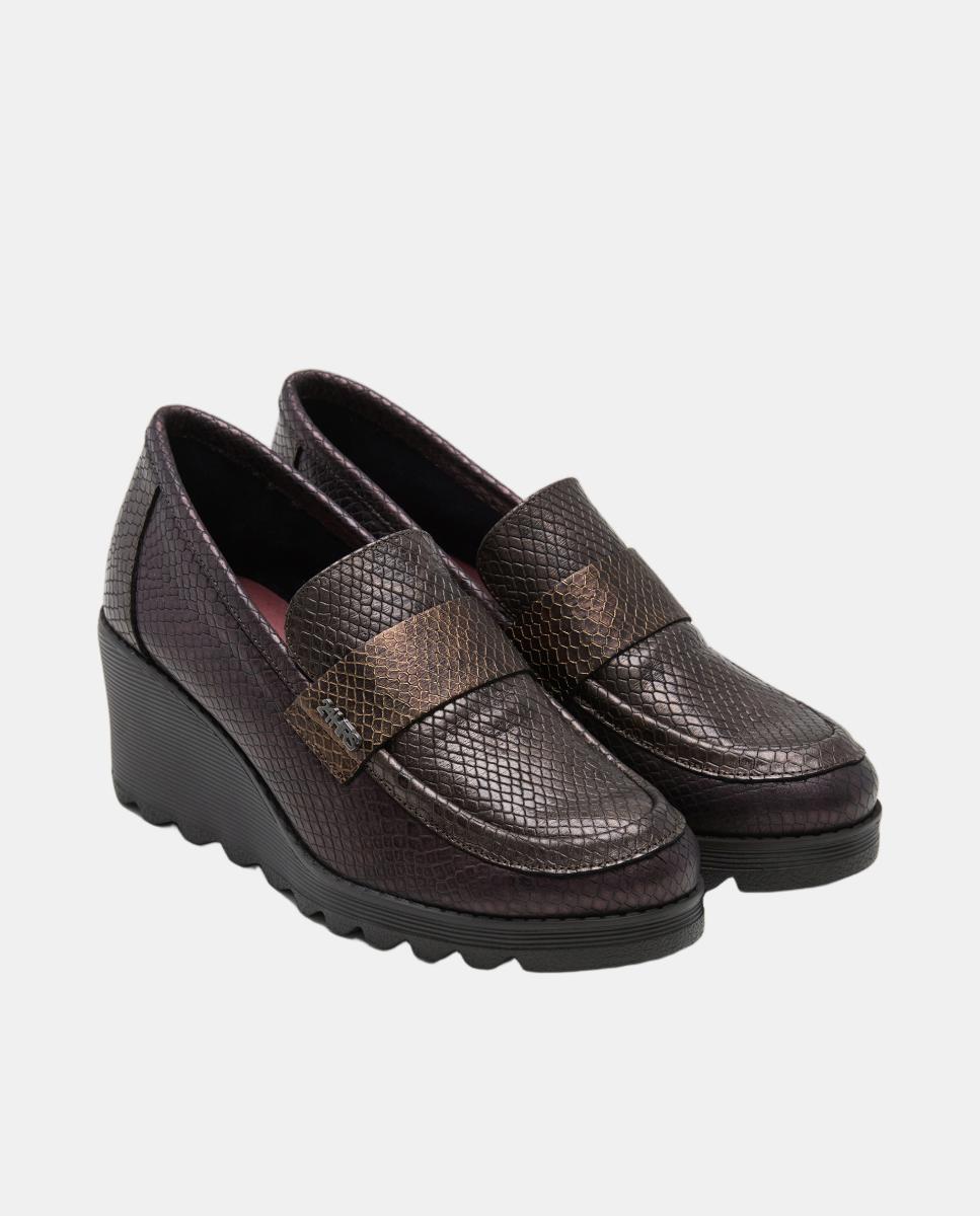 Mocassins em Pele com Efeito de Serpente na Cunha Castanho-2