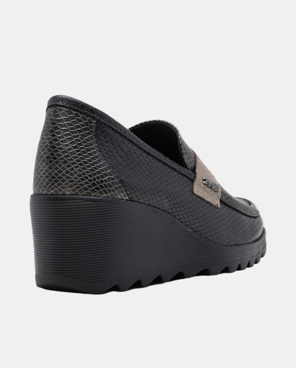 Mocassins em Pele com Efeito de Serpente na Cunha Preto-4