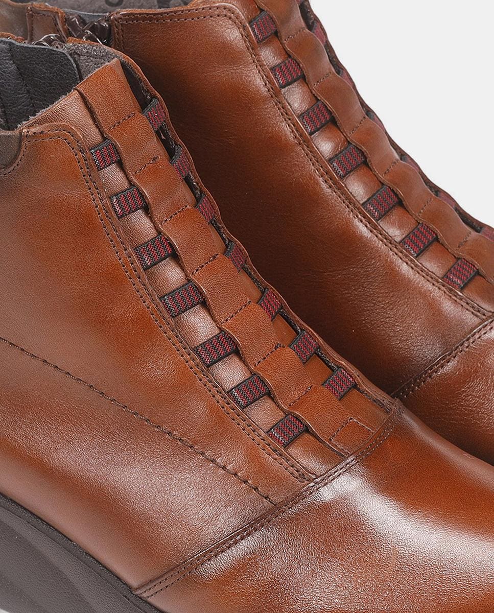 Botins de Cano Baixo com Fecho de Correr Lateral e Cunha em Pele - Preto Castanho-7