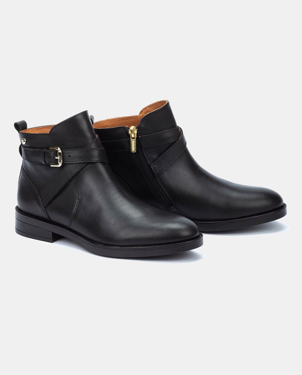 Botins com Salto Raso e em Pele Preto-3