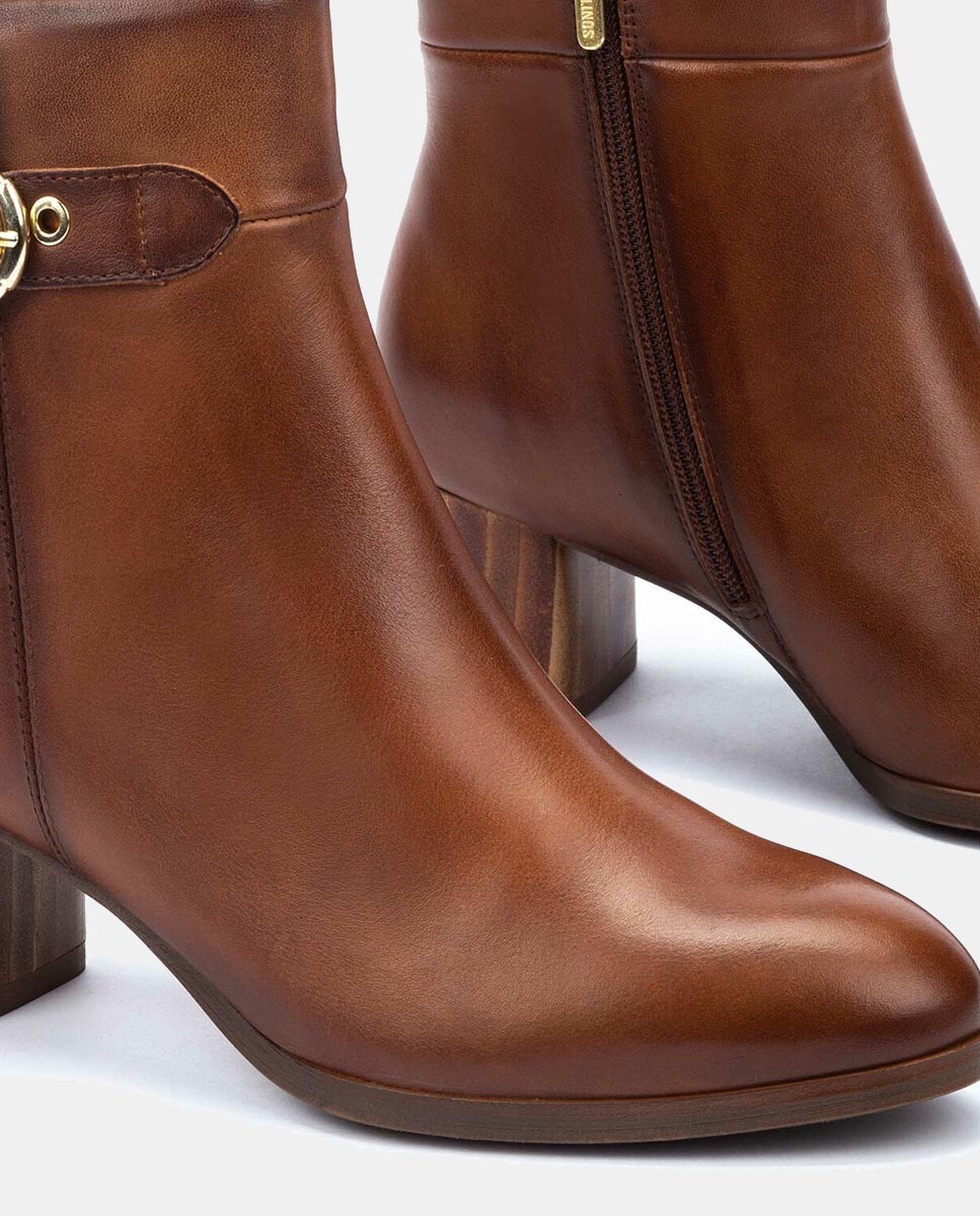 Botins com Salto Pintado e em Pele Castanho-claro-5