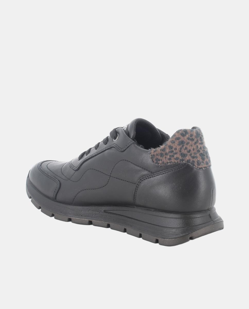 Sapatilhas em Pele com Forro Goretex e Fecho de Atacadores Preto mate-3