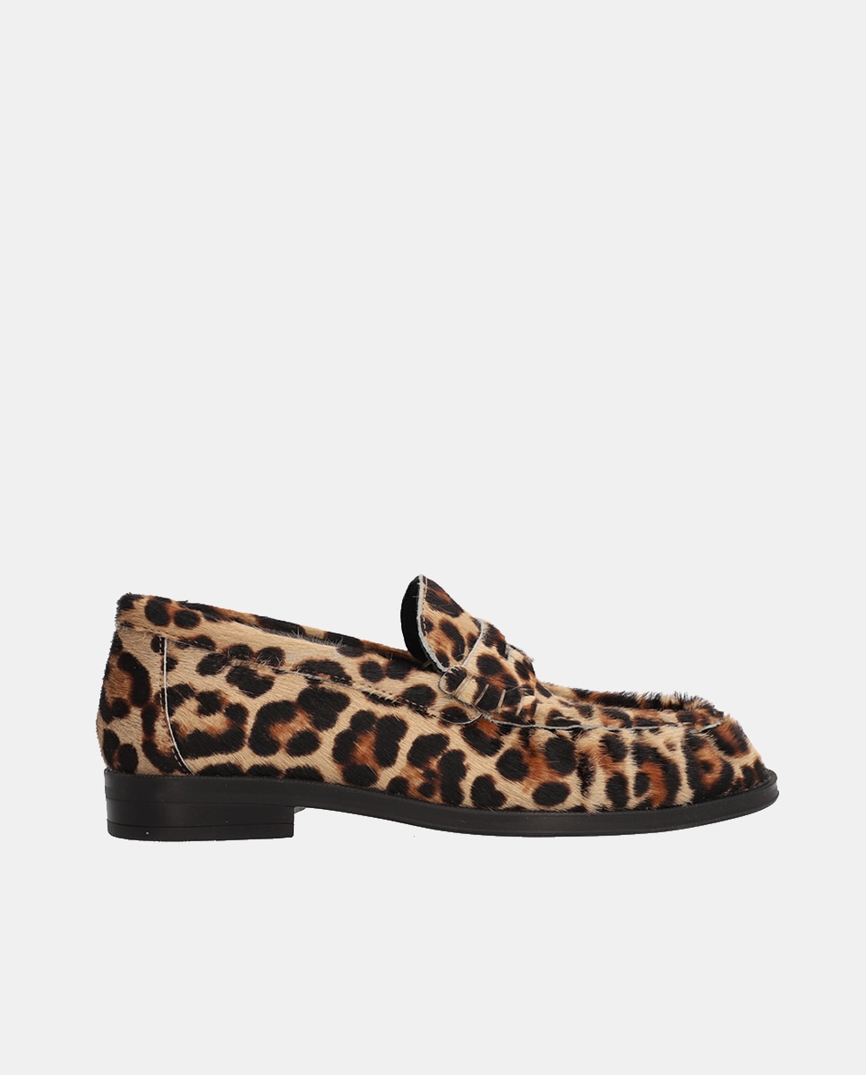 Imagem 0 de Mocassins em Pele com Animal Print de Leopardo, Sola de Borracha TPR e sem Fecho