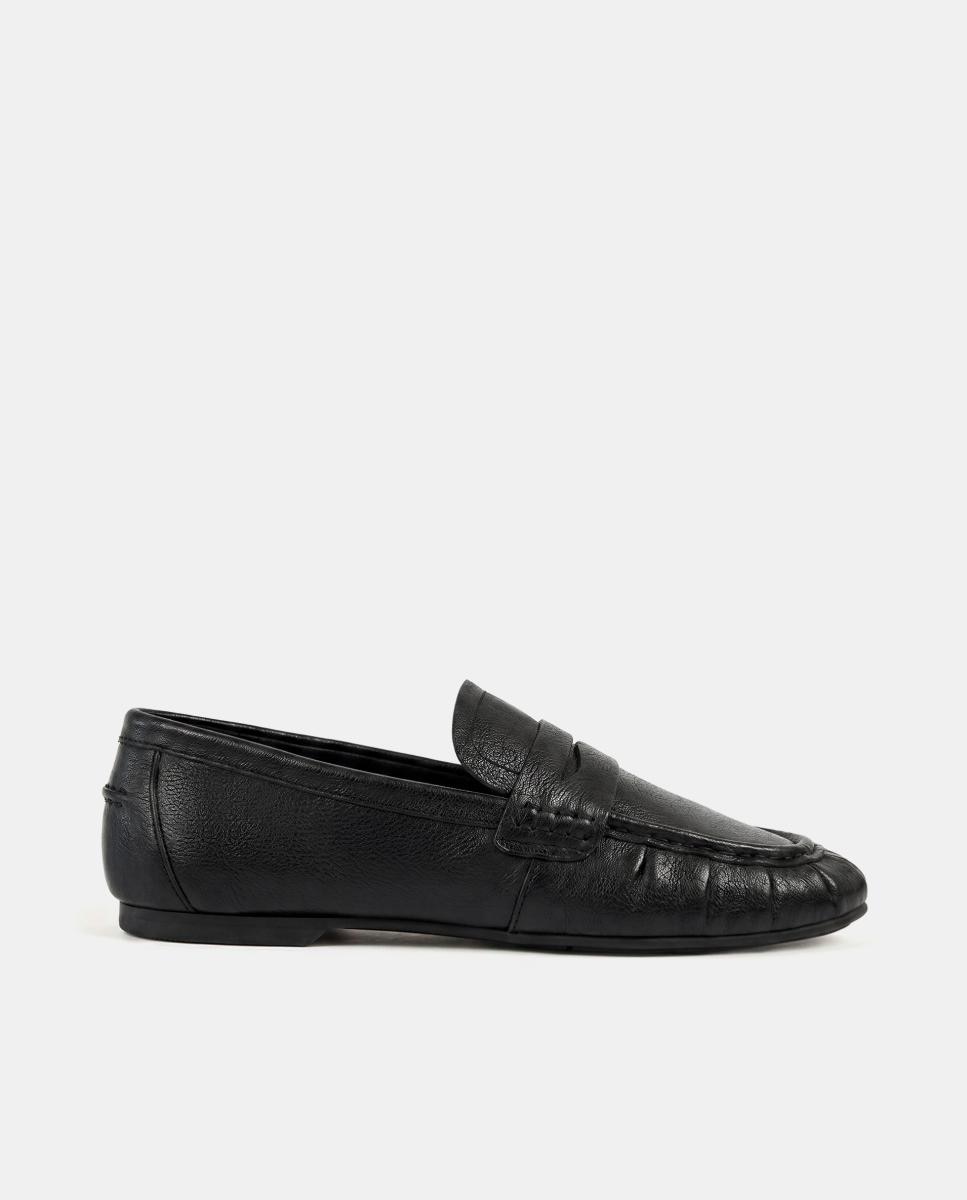 Imagem 0 de Mocassins Básicos em Pele