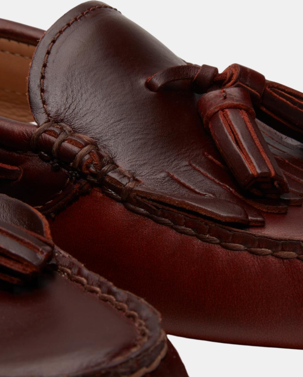 Mocassins com Borlas Authentic em Pele Castanho-10