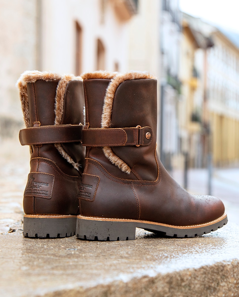 Botas em Pele e com Forro de Pelo Sintético Castanho-9