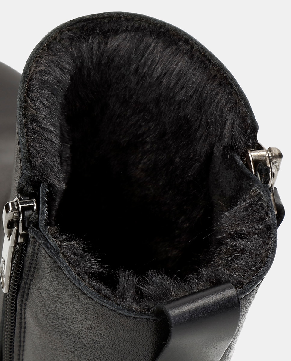 Botas em Pele e com Forro de Pelo Sintético Preto-7
