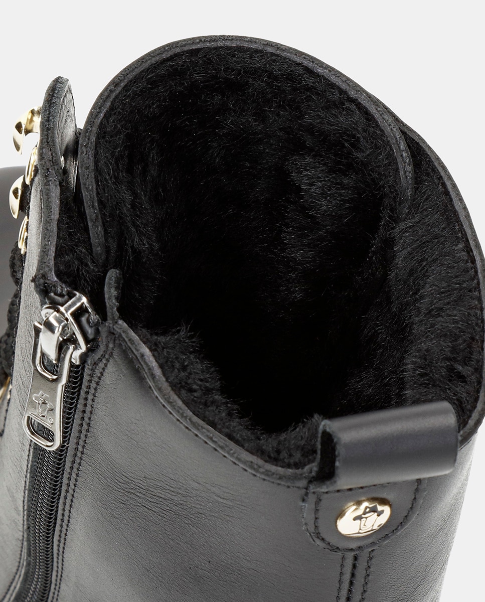 Botas em Pele e com Forro de Pelo Sintético Preto-8