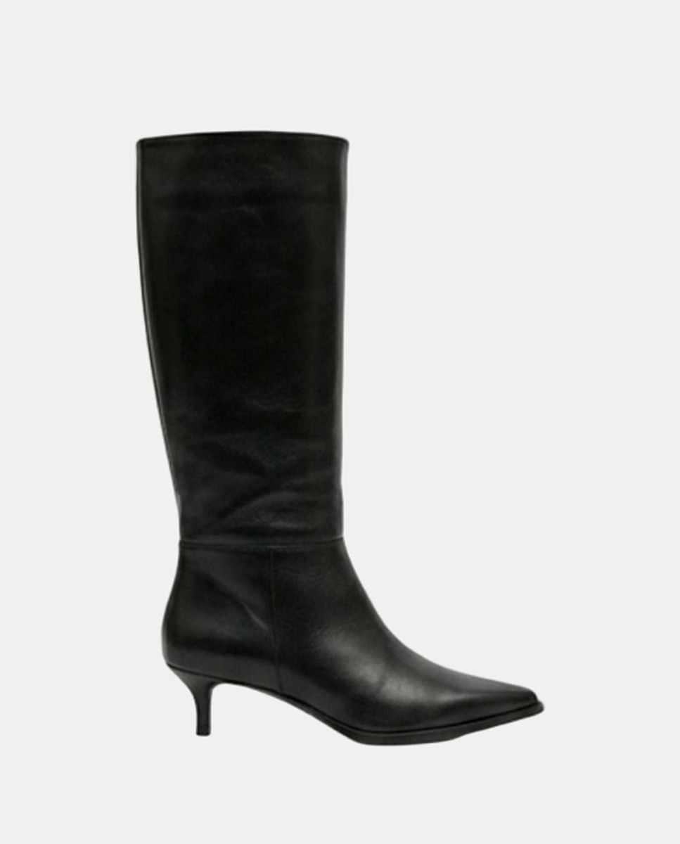 Imagem 0 de Botas de Salto Baixo e Pele