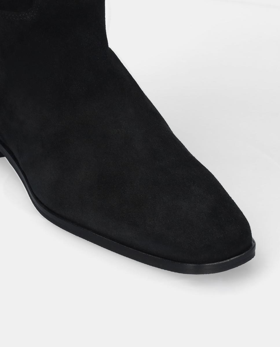 Botas Mosqueteira em Croute com Salto Raso Pretos-3