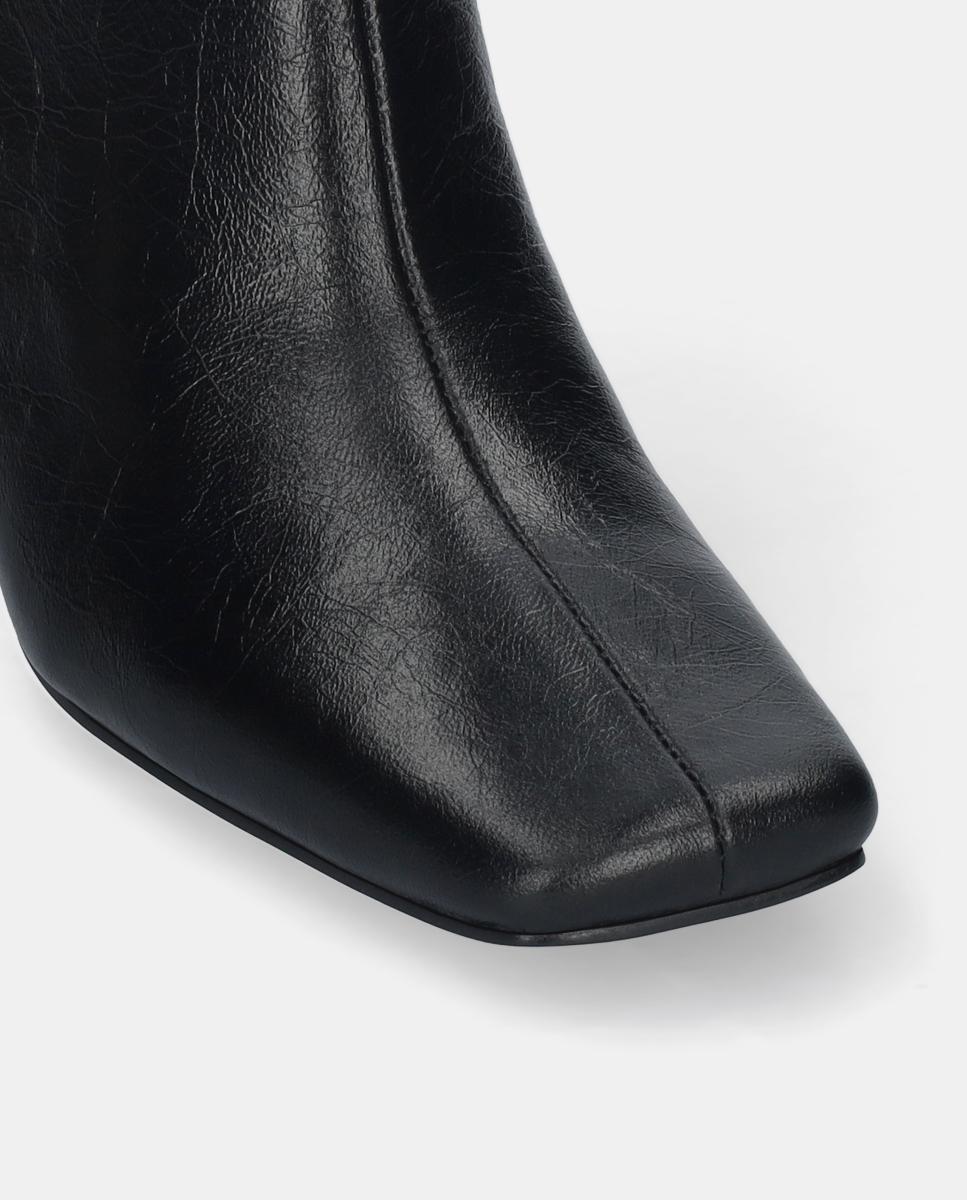 Botins em Pele com Salto de Bloco Pretos-3