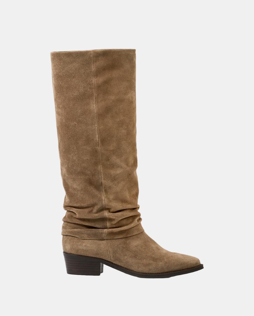 Imagem 0 de Botas em Pele com Salto de 4 cm