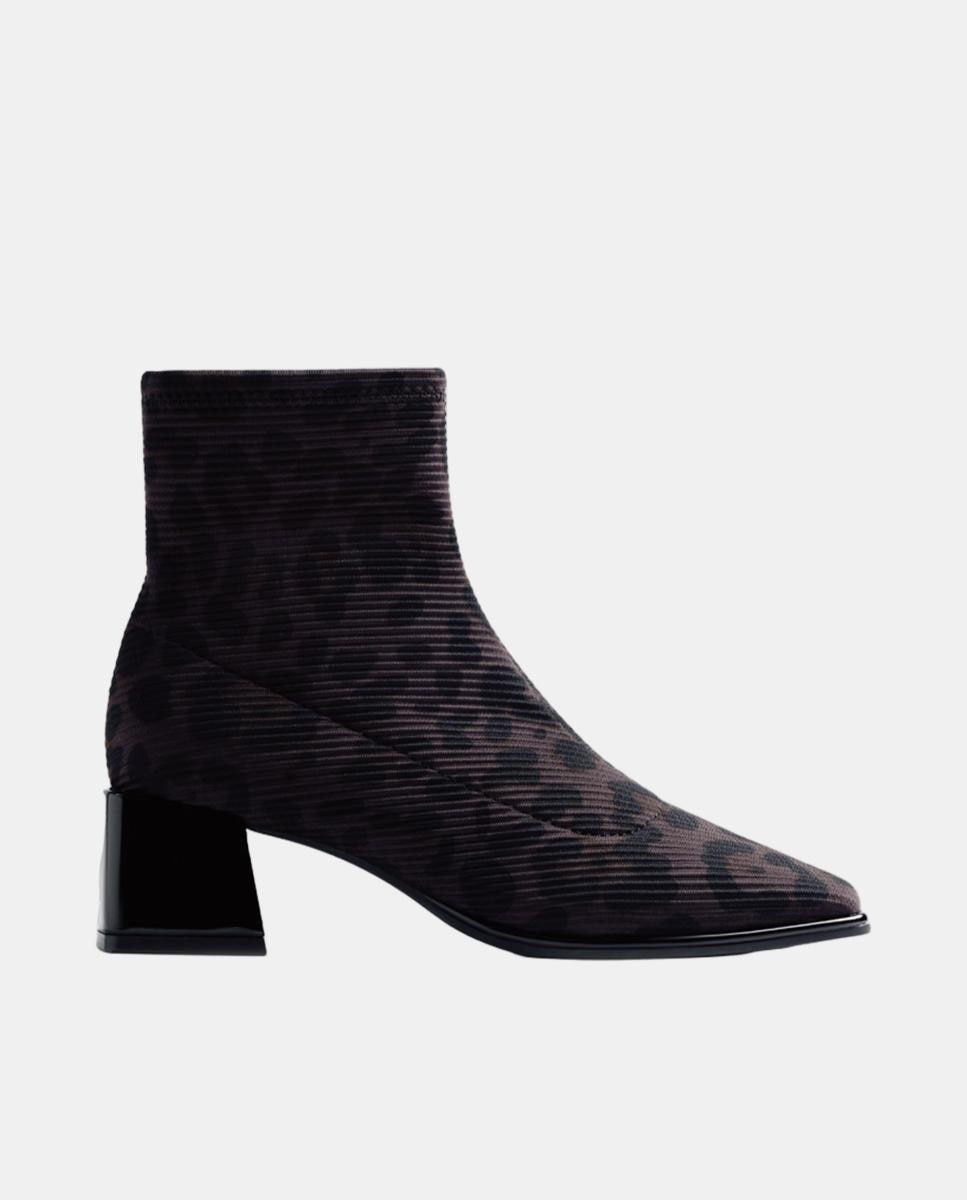 Imagem 0 de Botins Elásticos com Animal Print