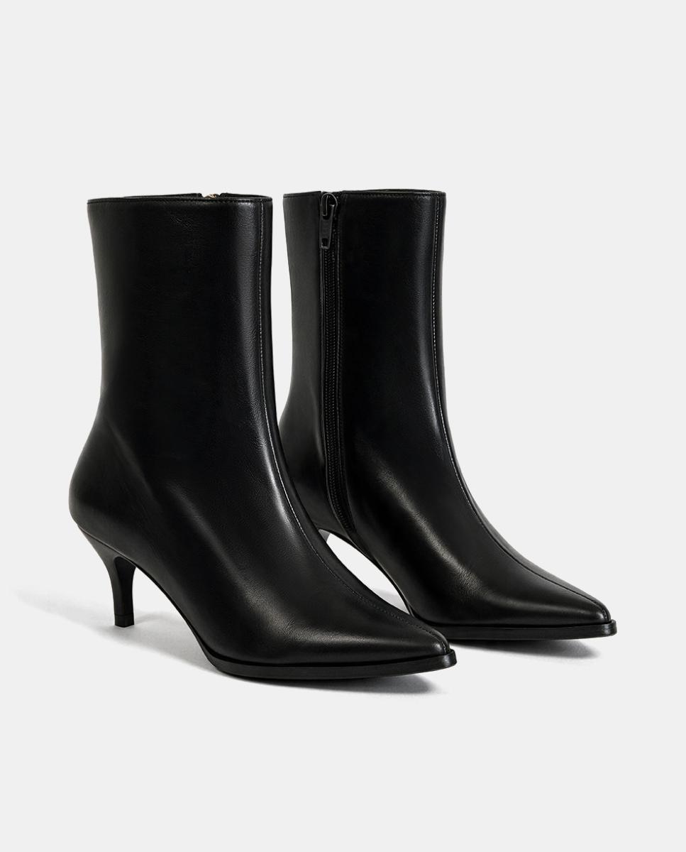 Botins em Pele com Salto Baixo Preto-2