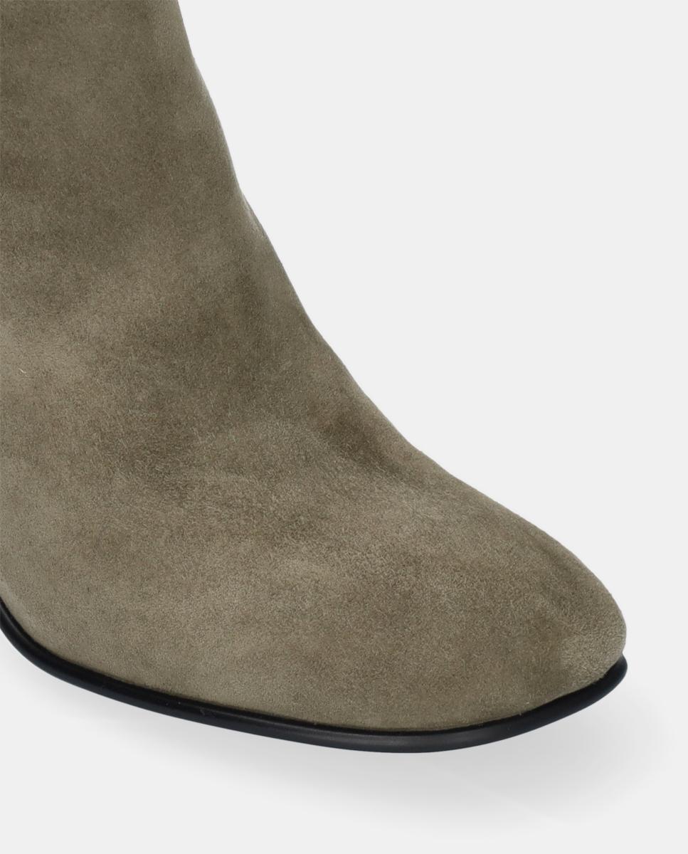 Botins de Camurça com Salto de Bloco Verde-3