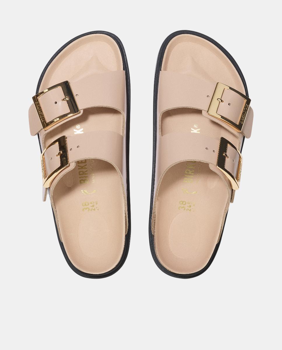 Sandálias Arizona em Couro Natural Envernizado com Fivela Quadrada Rosa Nude-3