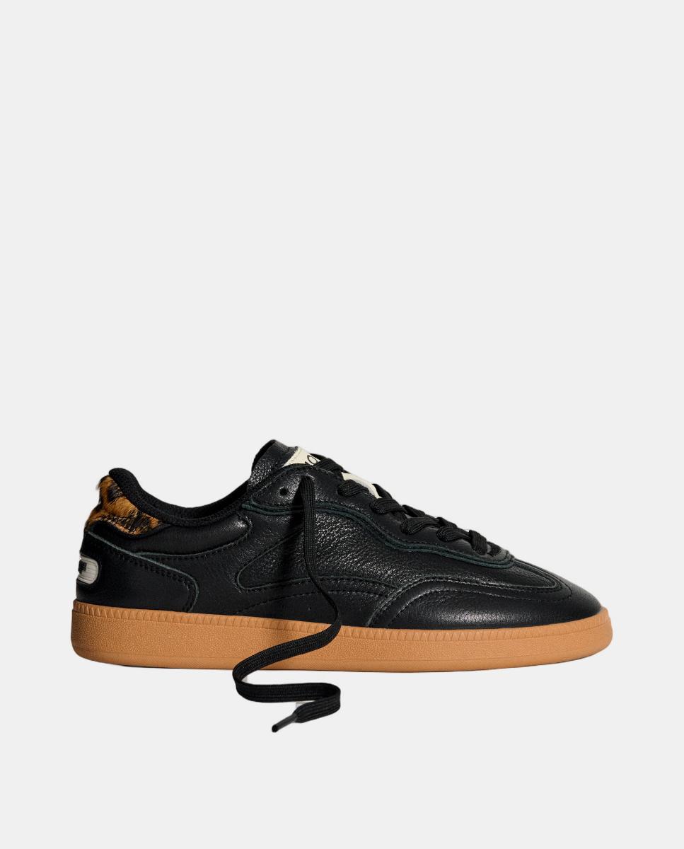 Imagem 0 de Sapatilhas Baixas em Pele com Sola de Borracha