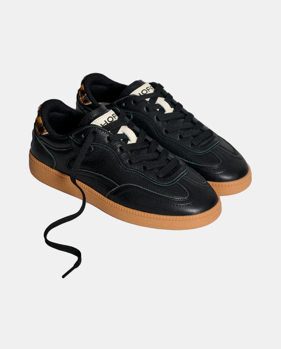 Sapatilhas Baixas em Pele com Sola de Borracha Preto-2