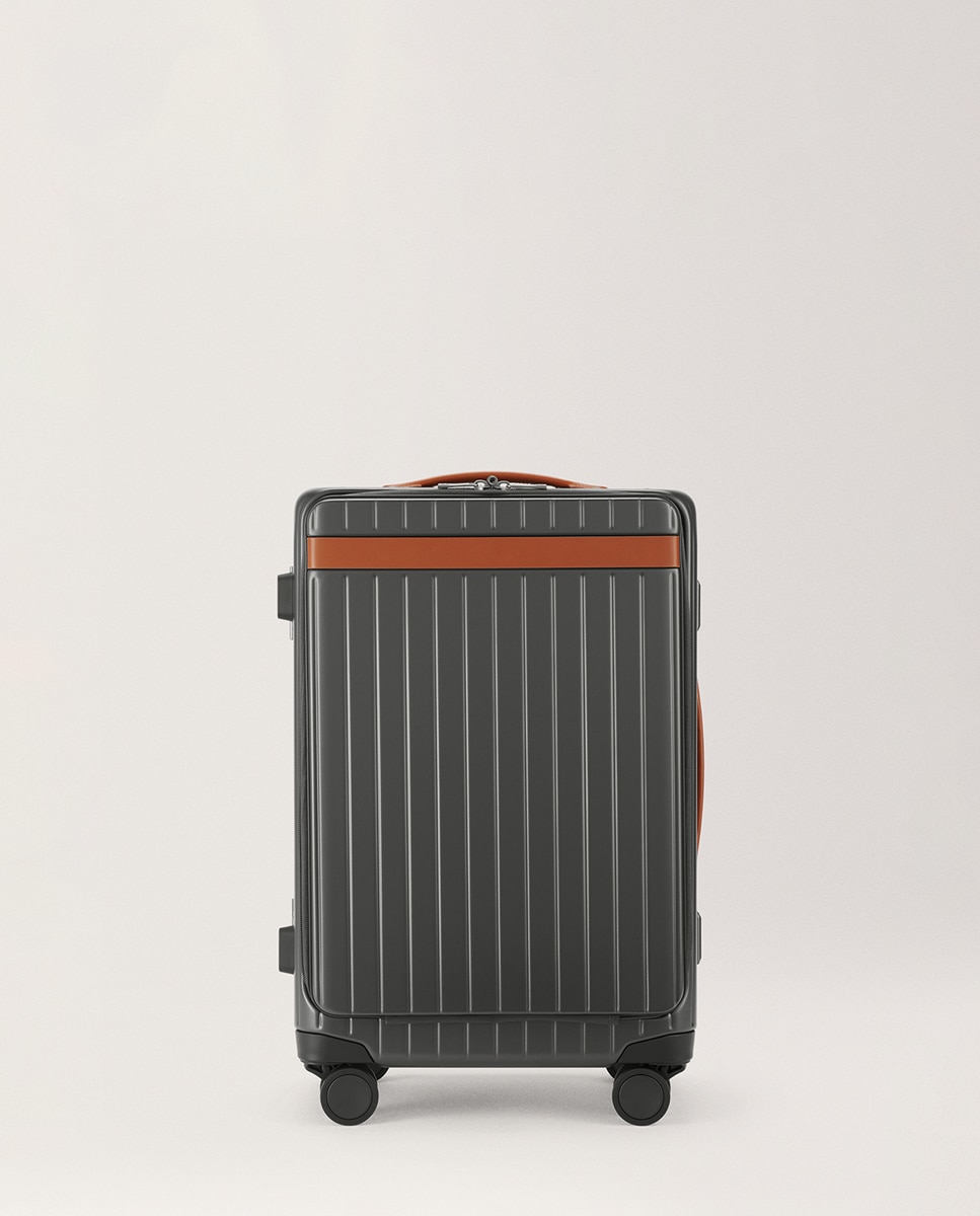 Carl Friedrik - Maleta de cabina The Carry-on X trolley con bolsillo frontal.
