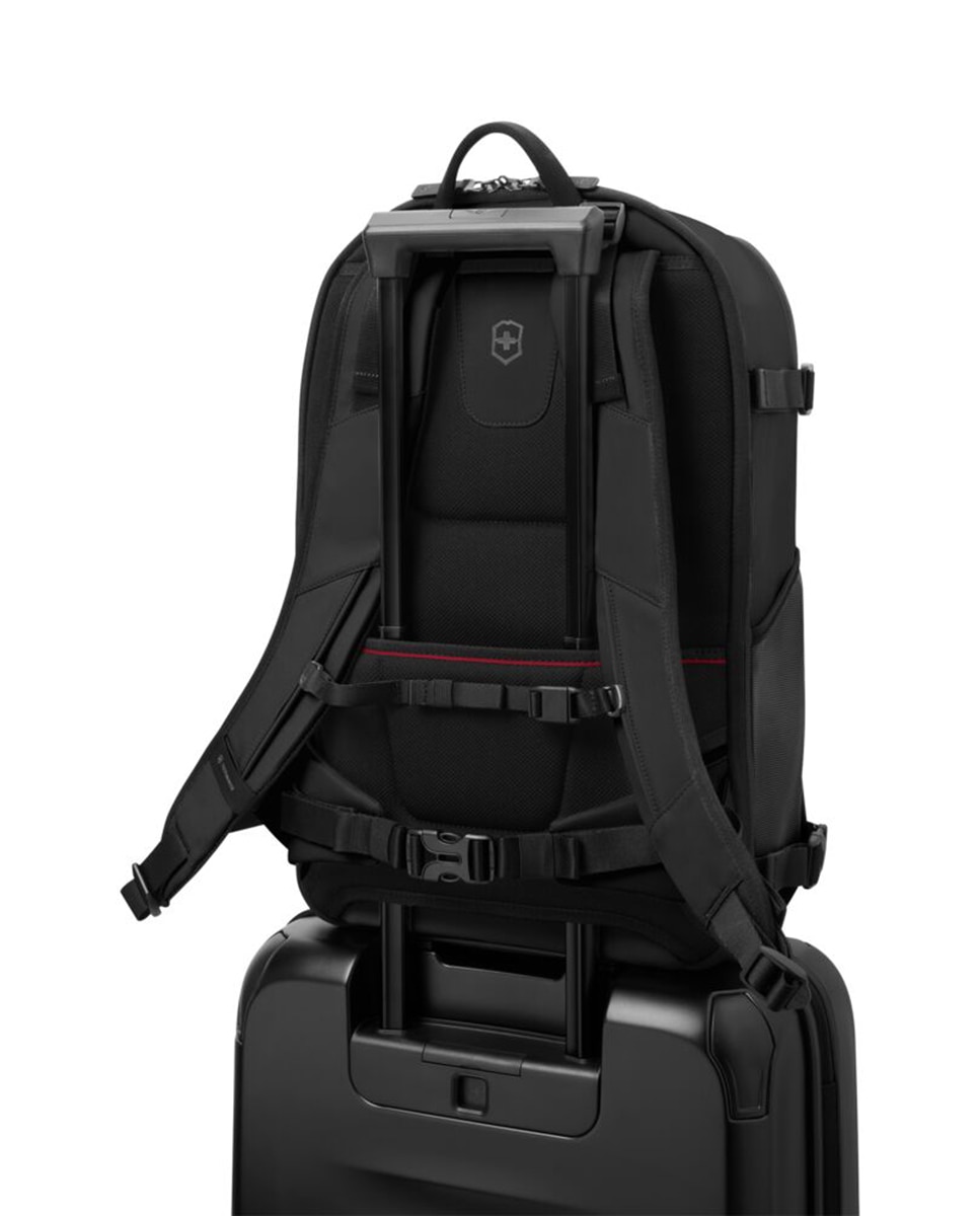 Mochila Grande 32 Litros de Poliéster Traveler Preto-10