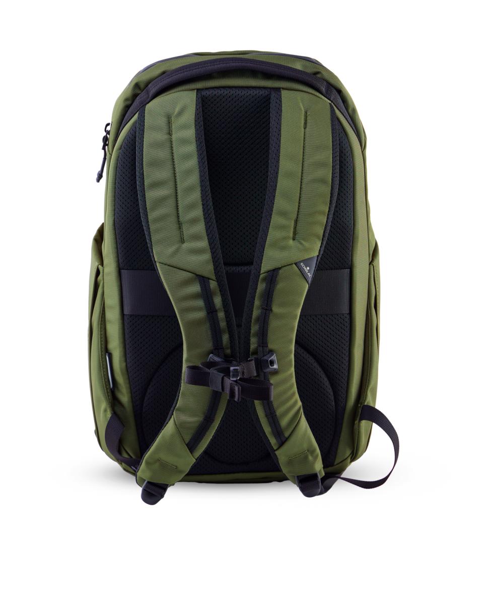 Imagen 2 de MOCHILLA DAYTRIPPER 22L PET RECICLADO - ECHOLAC - Verde militar Verde militar