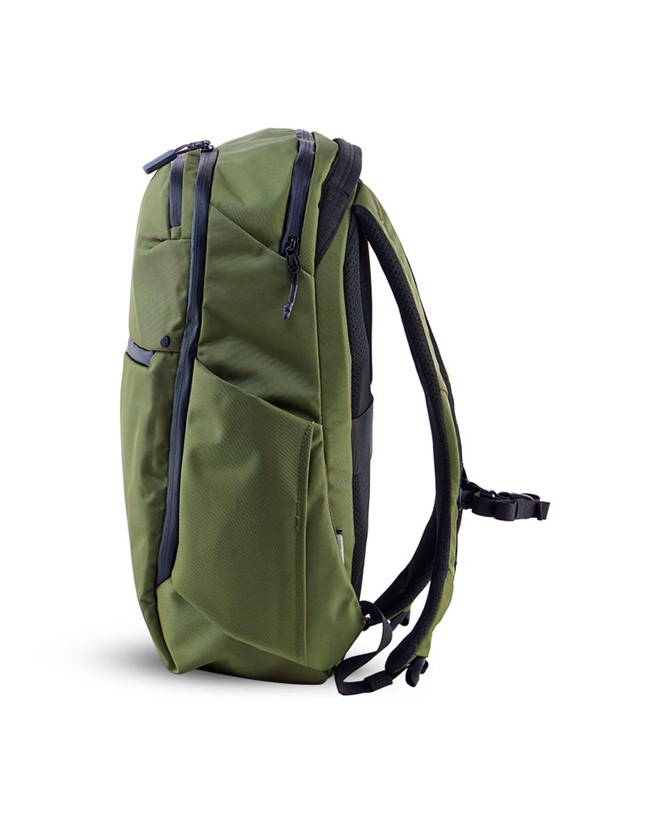 Imagen 5 de MOCHILLA DAYTRIPPER 22L PET RECICLADO - ECHOLAC - Verde militar Verde militar