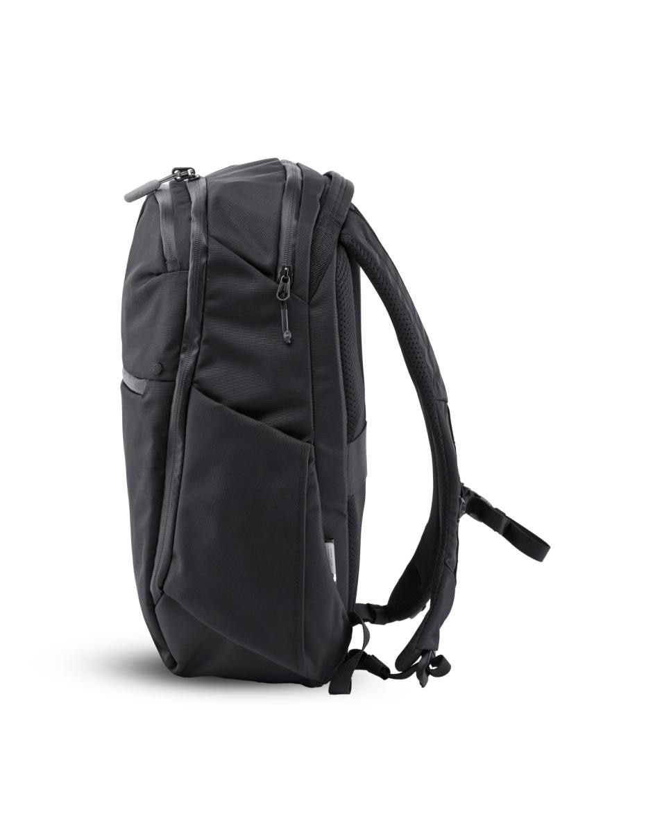 Imagen 4 de MOCHILLA DAYTRIPPER 22L PET RECICLADO - ECHOLAC - Negro Negro