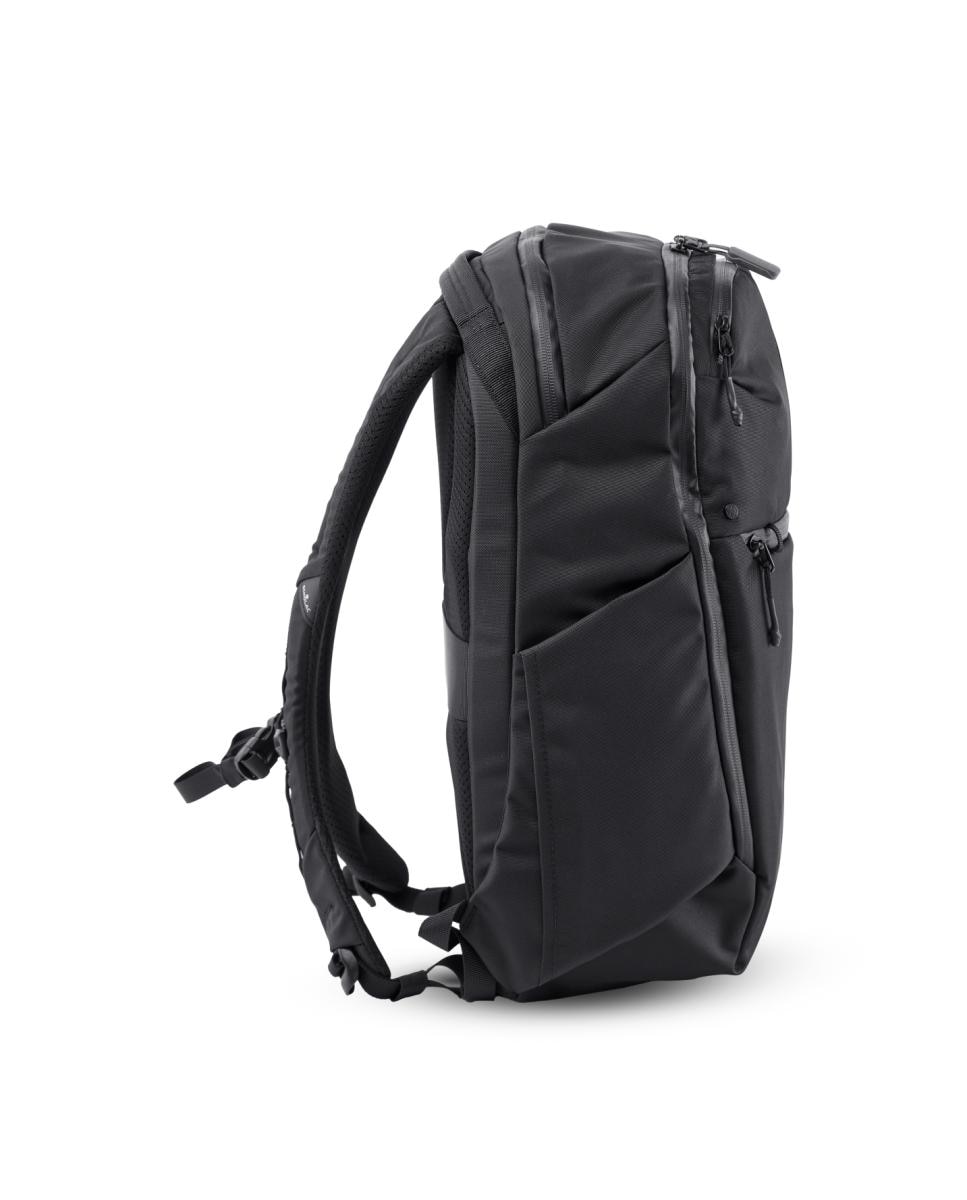 Imagen 5 de MOCHILLA DAYTRIPPER 22L PET RECICLADO - ECHOLAC - Negro Negro