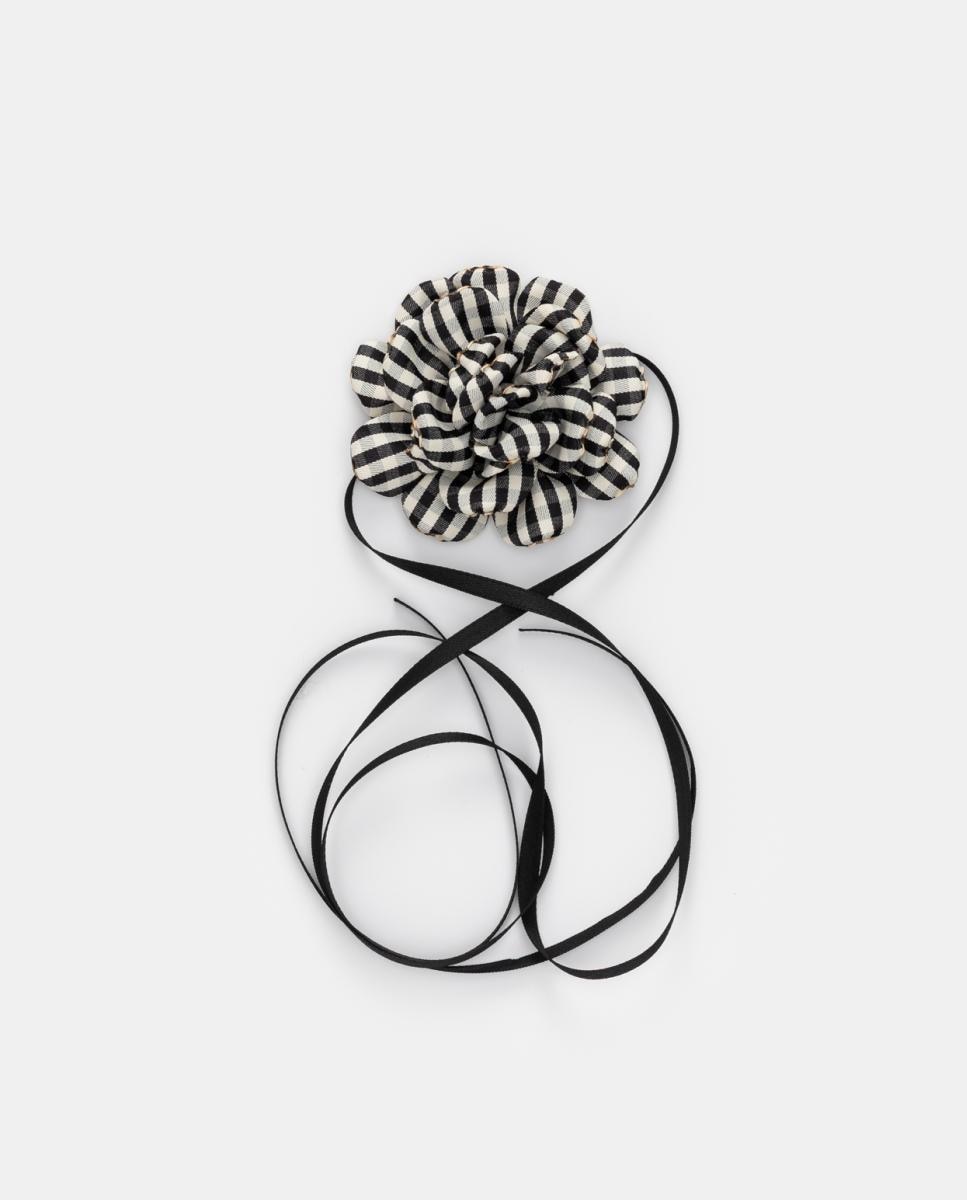 Imagem 0 de Choker Fino com Flor de Vichy
