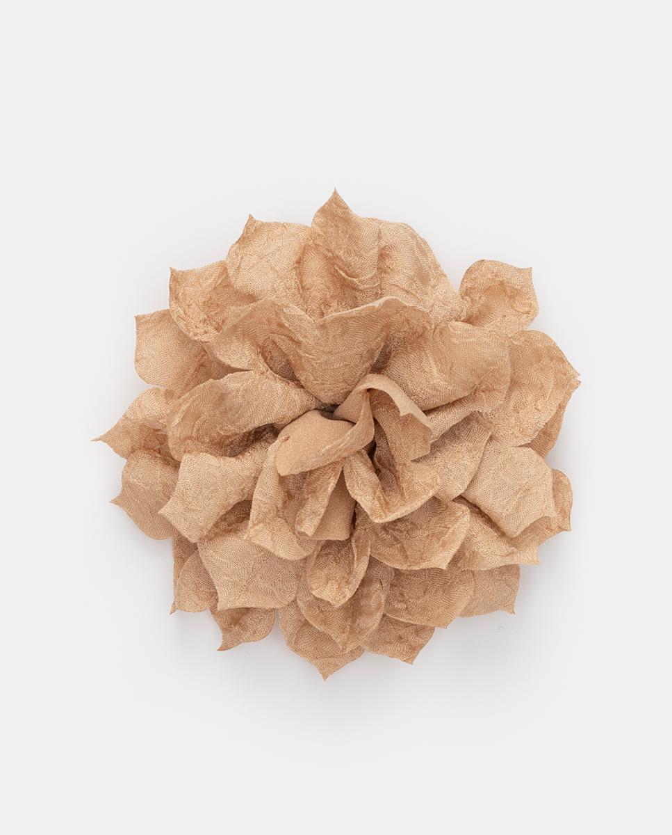 Imagem 0 de Pregadeira Bico de Pato com Flor Grande com Pontas em Tecido Texturado