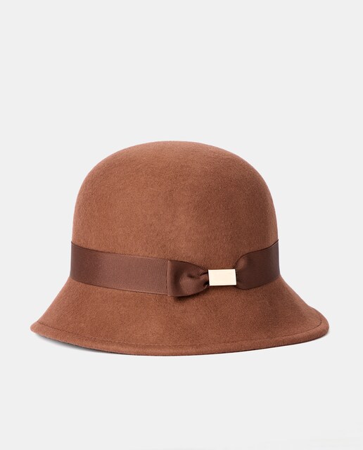 Imagen 0 de Cloche con grosgrain y lingote