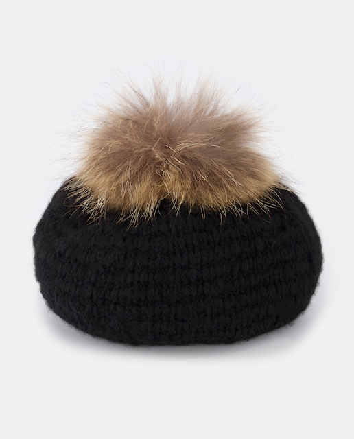 Boina de punto en negro con pompón de pelo
