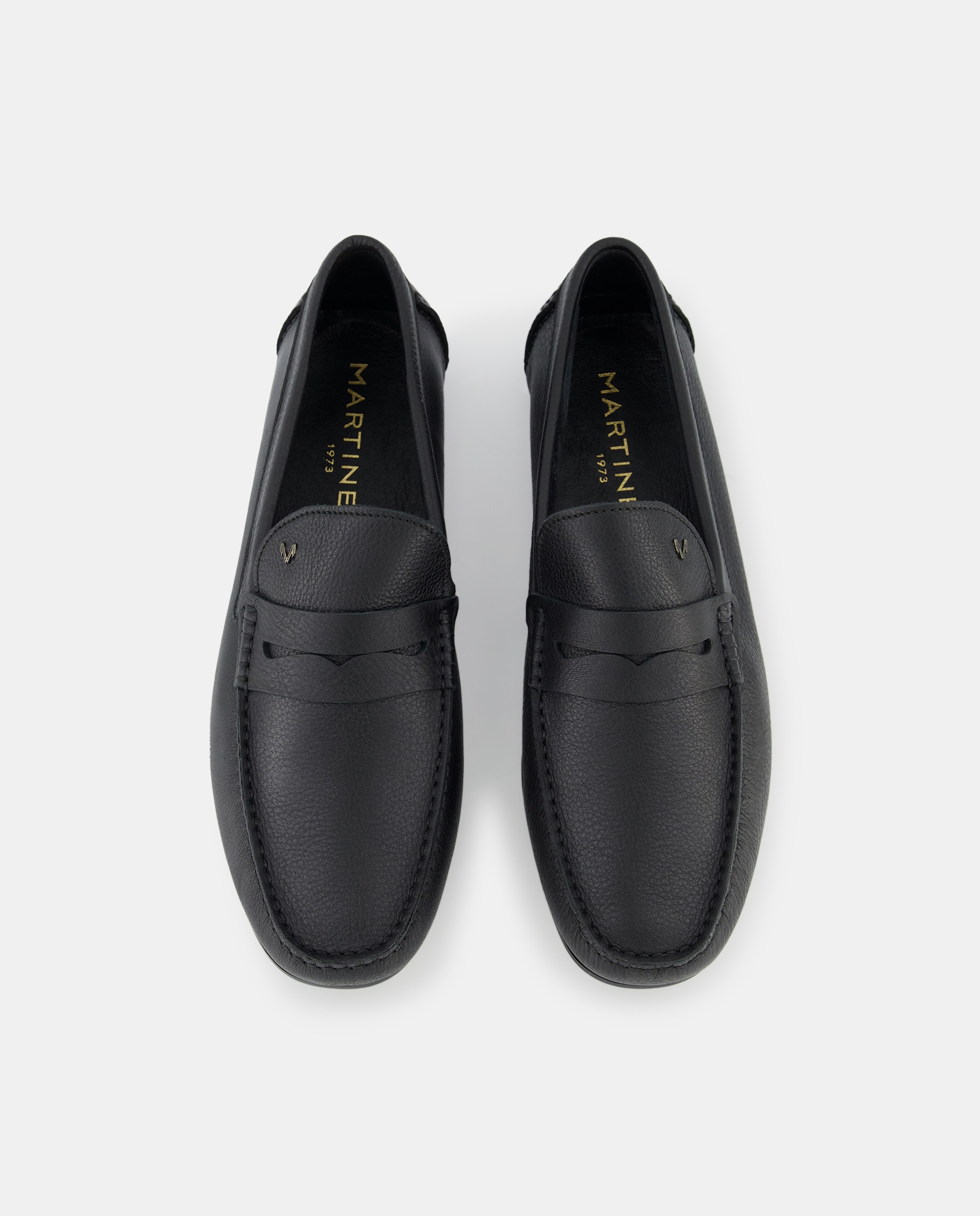 Mocassins com Detalhe de Travessão, Sola de Borracha e em Pele Preto-4