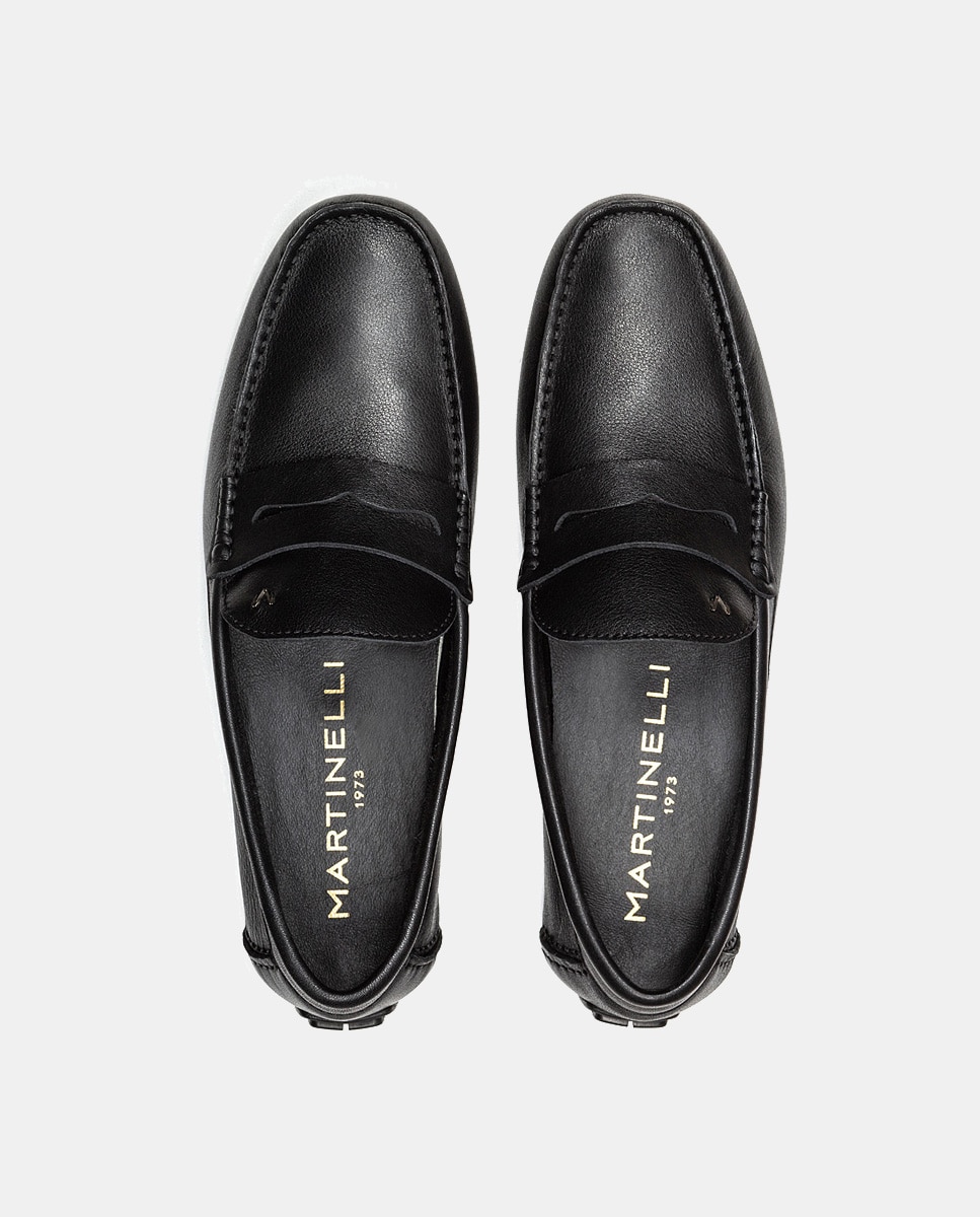 Mocassins com Detalhe de Travessão, Sola de Borracha e em Pele Preto-6